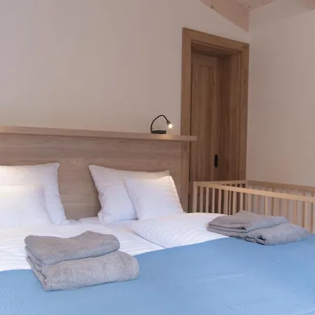 Chatále - Chalúpky * Tale