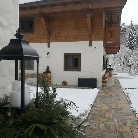 Chatale - Chalupky Dağ evi